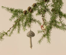 Load image into Gallery viewer, Mushroom ornament, Winter flower - Green
