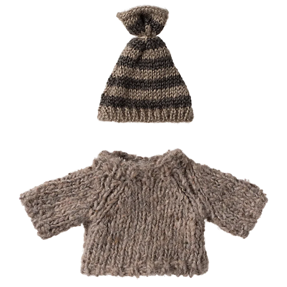 Knitted sweater and hat, Big brother mouse