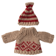 Load image into Gallery viewer, Knitted sweater and hat, Mum mouse
