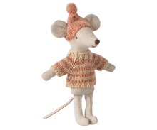 Load image into Gallery viewer, Knitted sweater and hat, Big sister mouse
